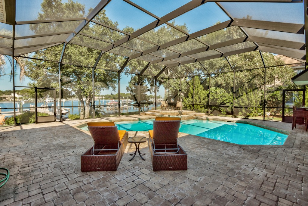 Waterfront Luxury Home in Kelly Plantation