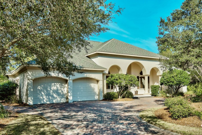 Attractive Kelly Plantation Home on Large Corner Lot